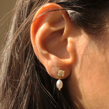 Murkani Small Pearl Earrings 18kt Yellow Gold Plate