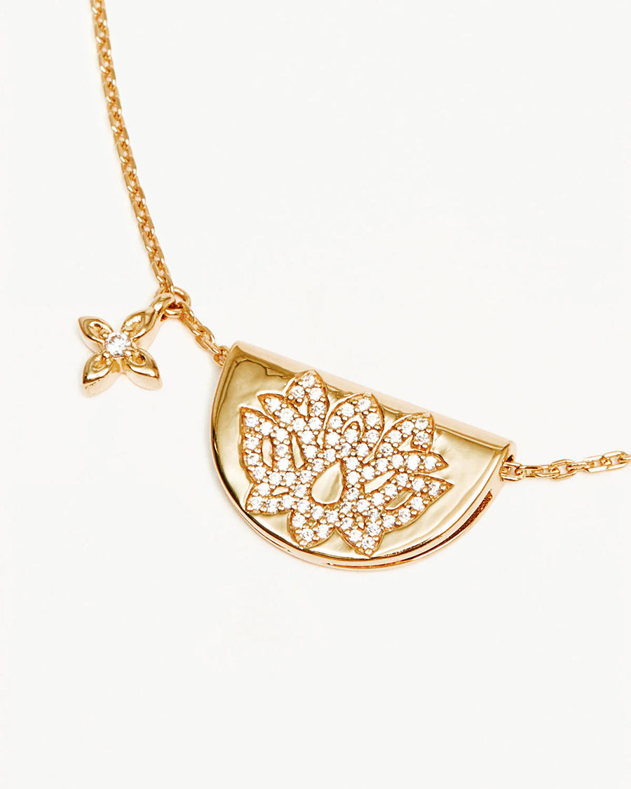 Light Lotus Necklace 18k Gold